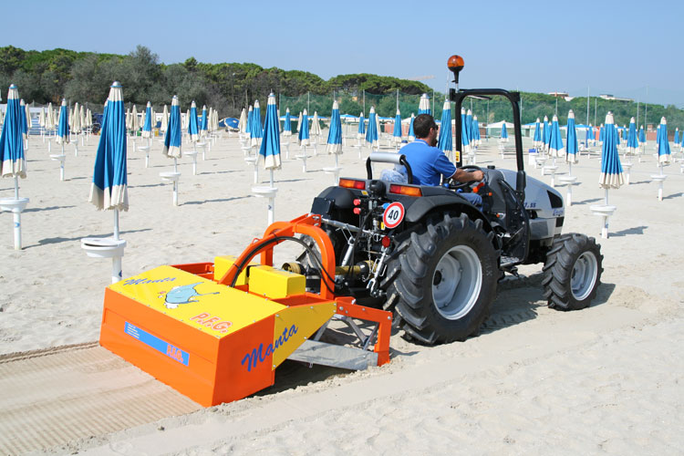 Для привлечения туристов песок должен быть чист: Очаковская служба благоустройства провела тендер на закупку прицепной машины для уборки пляжей 7