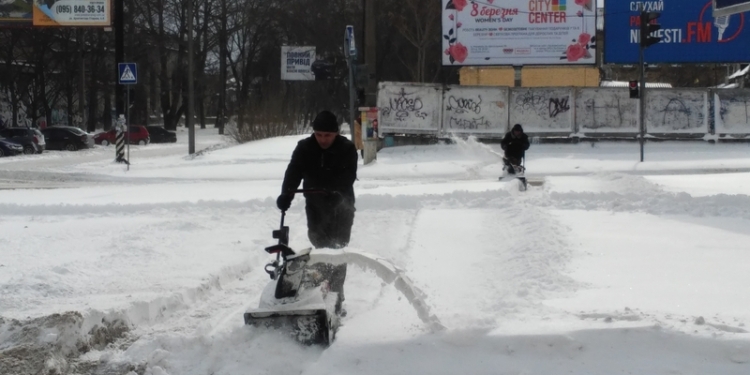 Такого снегопада Николаев не видел с 2014 года: высота снежного покрова достигает 17,9 см