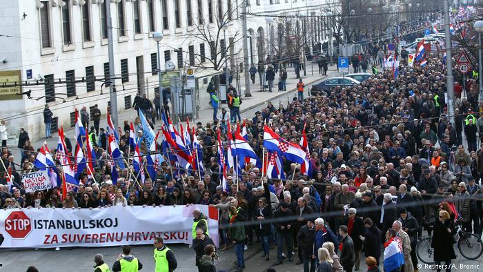 Тысячи хорватов вышли на протест против "третьего пола" 1