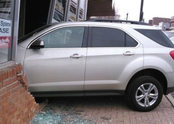 Сдавая на права, девушка разнесла здание экзаменационной комиссии