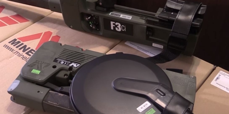 Украинские саперы получили 20 чутких миноискателей от минобороны США