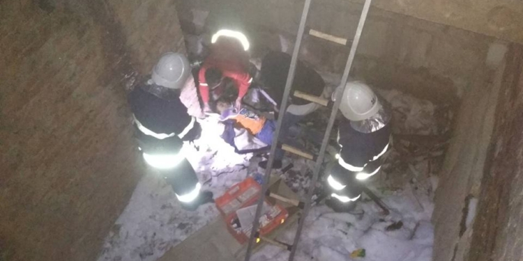 Недострои – не лучшее место для игр: на Николаевщине 15-летний подросток упал с 3-метровой высоты