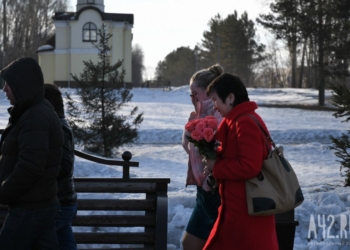 Сегодня в Кемерово начнут хоронить погибших на пожаре в ТЦ «Зимняя вишня»