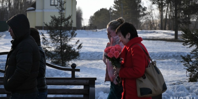 Сегодня в Кемерово начнут хоронить погибших на пожаре в ТЦ «Зимняя вишня»