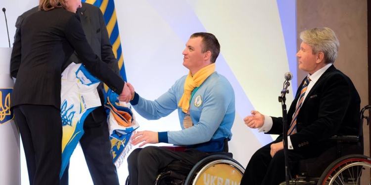 Порошенко вручил Яровому орден “За заслуги”