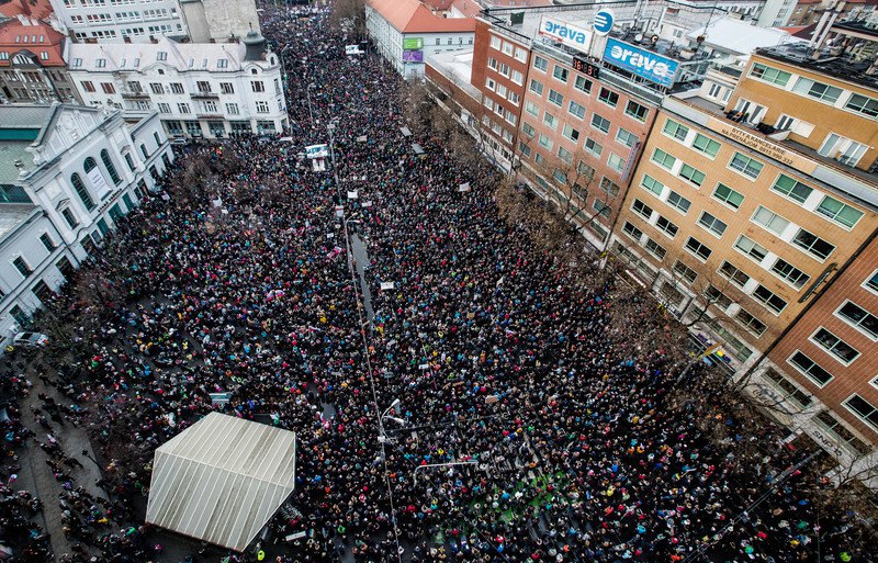 В Словакии снова вышли на многотысячные антиправительственные митинги 11