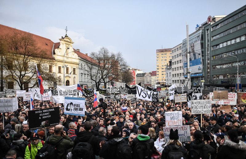 В Словакии снова вышли на многотысячные антиправительственные митинги 1