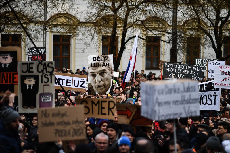 В Словакии снова вышли на многотысячные антиправительственные митинги 5
