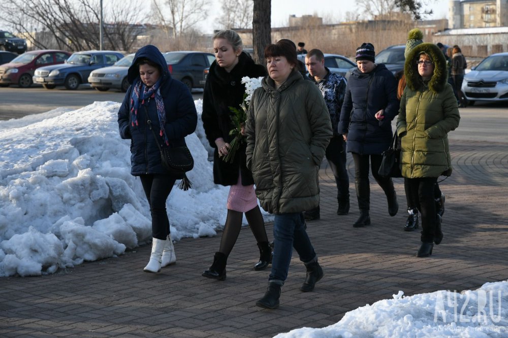 Сегодня в Кемерово начнут хоронить погибших на пожаре в ТЦ «Зимняя вишня» 2