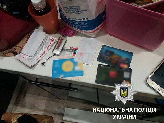 На Николаевщине двое полицейских требовали ежемесячную взятку с наркозависимого в размере 30 тыс.грн. 15