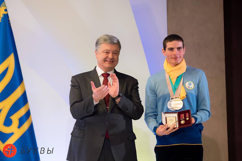 Порошенко вручил Яровому орден "За заслуги" 13