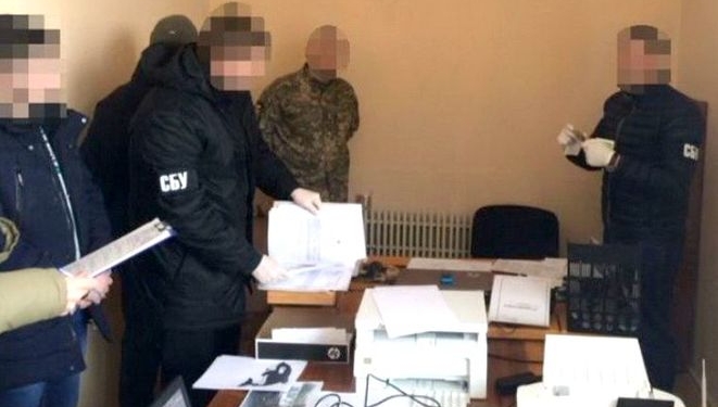 В Днепропетровской области военком вымогал у ветерана АТО взятку, угрожая повторным призывом