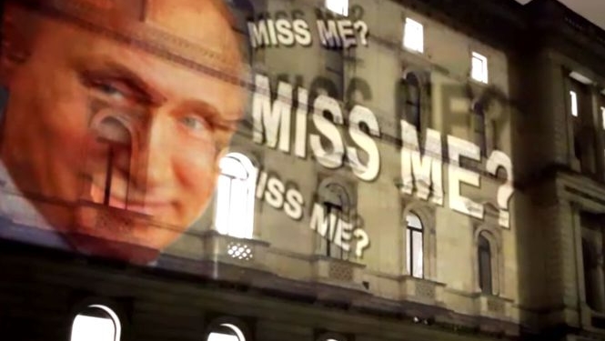 Мориарти вернулся. На здании МИД Британии в Лондоне высветили проекцию Путина с надписью “Miss me?”