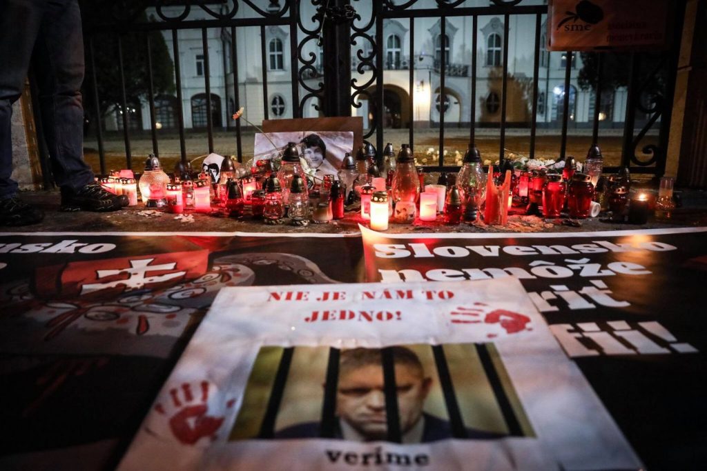 Такого не было со времен Бархатной революции: более 120 тысяч человек приняли участие в протестах в Словакии из-за убийства журналиста 1