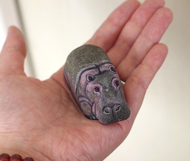 Сложно поверить, что они из камня. Японская художница создает "ручных" животных 33