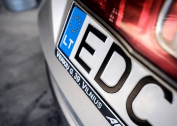 Гройсман заявил, что может урегулировать ситуацию с “евробляхамы” за месяц