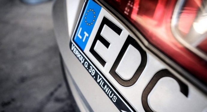 Гройсман заявил, что может урегулировать ситуацию с “евробляхамы” за месяц