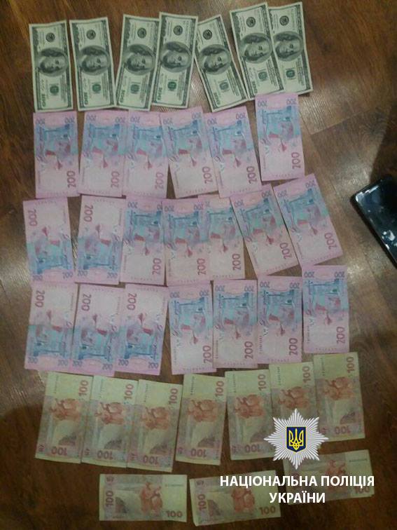 На Николаевщине двое полицейских требовали ежемесячную взятку с наркозависимого в размере 30 тыс.грн. 1