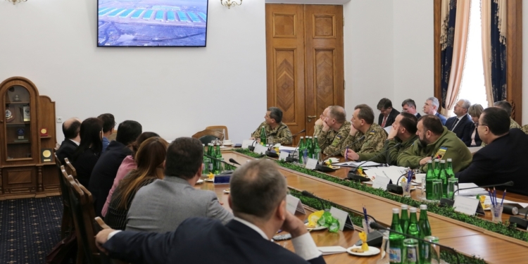 На Широком Лане построили казарму для женщин, а строительство всего комплекса закончат осенью