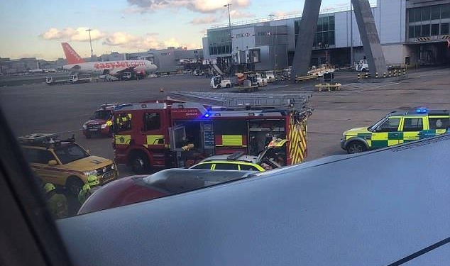 В лондонском аэропорту российский самолет наехал на ногу местному сотруднику наземной службы