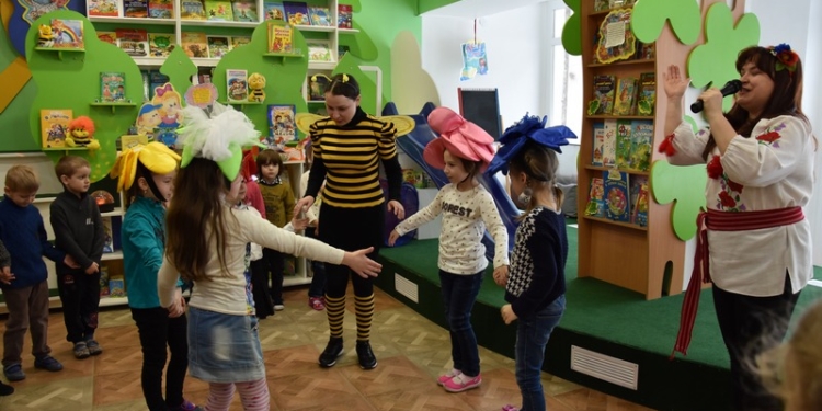 Маленький «улей» в большом городе. В этой детской библиотеке шумно и весело