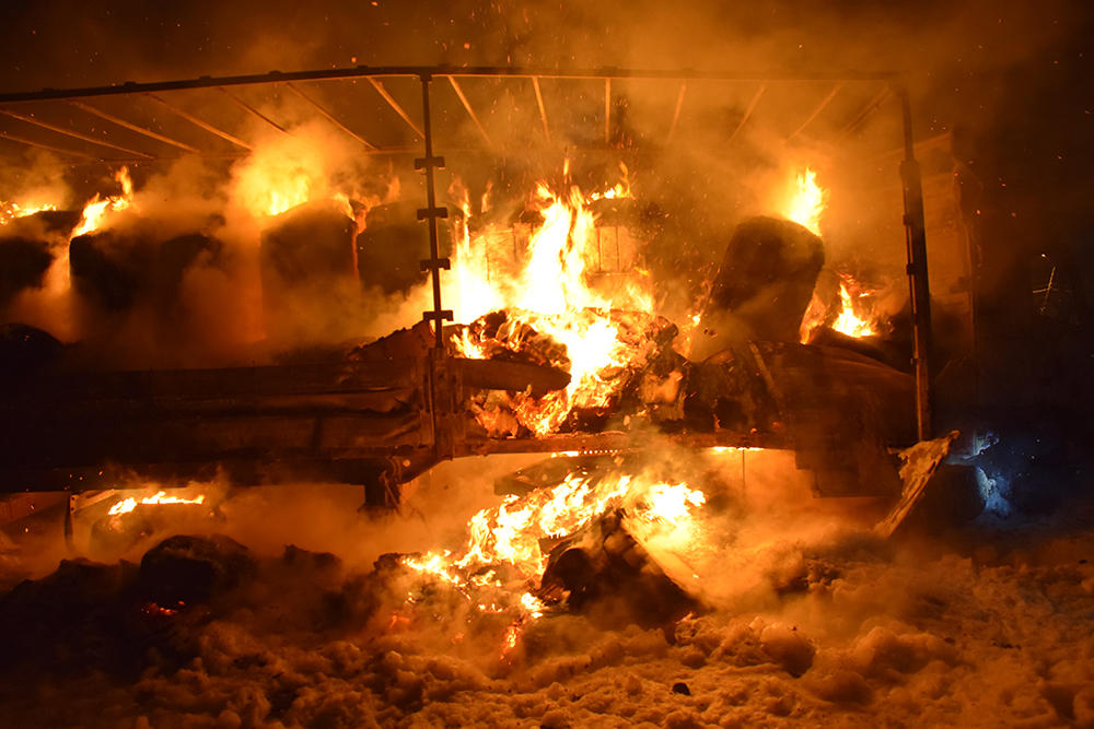 В Николаеве сгорел грузовик Volvo с прицепом 5
