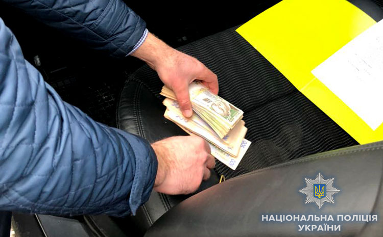Полиция задержала двух чиновников Укрзализныци на взятке в 85 тысяч гривен 1