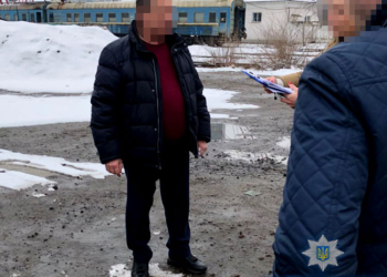 Полиция задержала двух чиновников Укрзализныци на взятке в 85 тысяч гривен