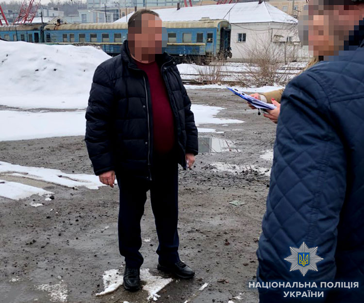Полиция задержала двух чиновников Укрзализныци на взятке в 85 тысяч гривен 3