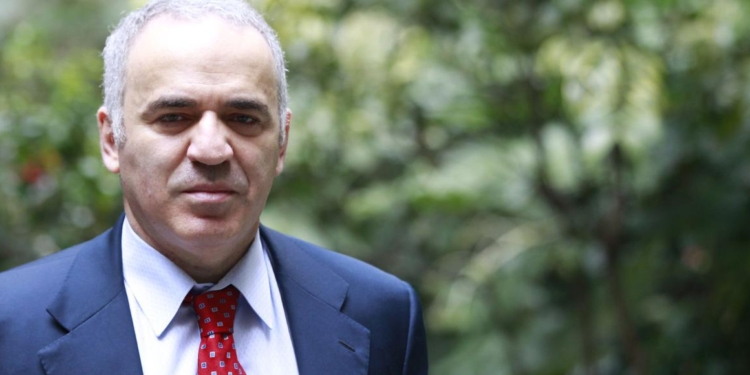 Каспаров призвал к политическому бойкоту ЧМ-2018