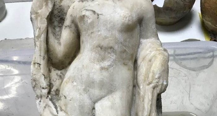 Строители метро в Салониках откопали статую обнаженной Афродиты