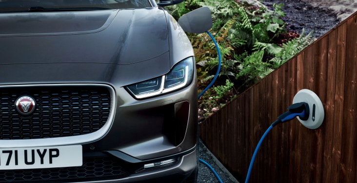 Jaguar показал свой первый электромобиль