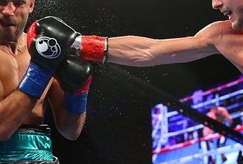 Украинский боксер Гвоздик завоевал титул временного чемпиона мира WBC