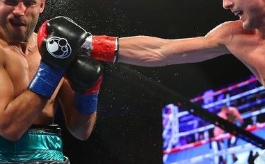 Украинский боксер Гвоздик завоевал титул временного чемпиона мира WBC