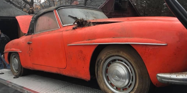 Долгие годы его любили только опоссумы. В заброшенном сарае нашли старый новый Мерседес