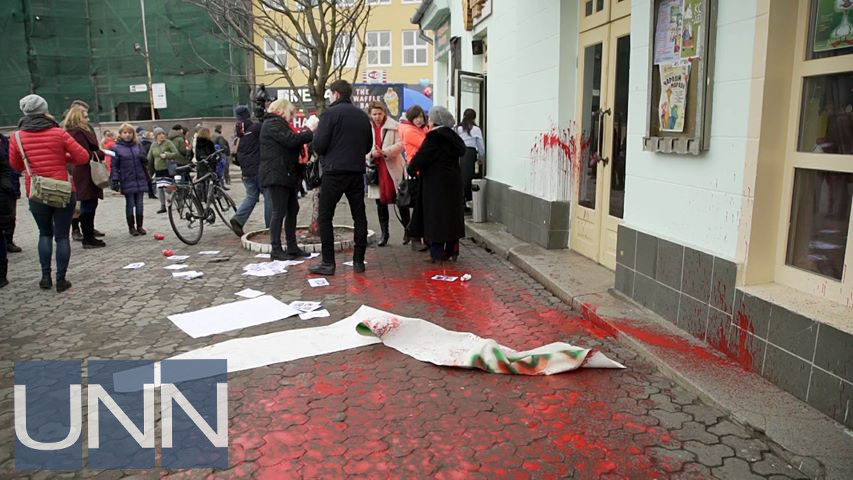 В Ужгороде напали на участников акции по защите прав женщин 12
