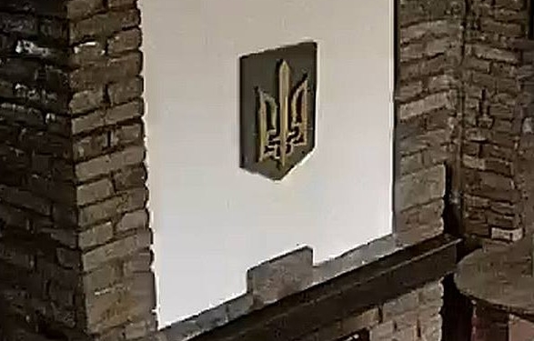 Сожжение герба Украины в Тернополе: мать поляка исправила проступок сына