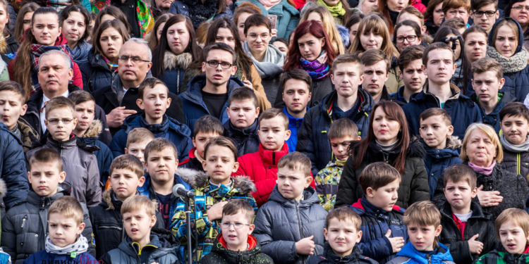 Во Львове 42 хора установили рекорд по массовому исполнению песен на слова Шевченко