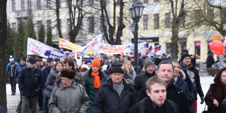 Знакомая картина: в Латвии русскоязычные протестовали против обучения на латышском