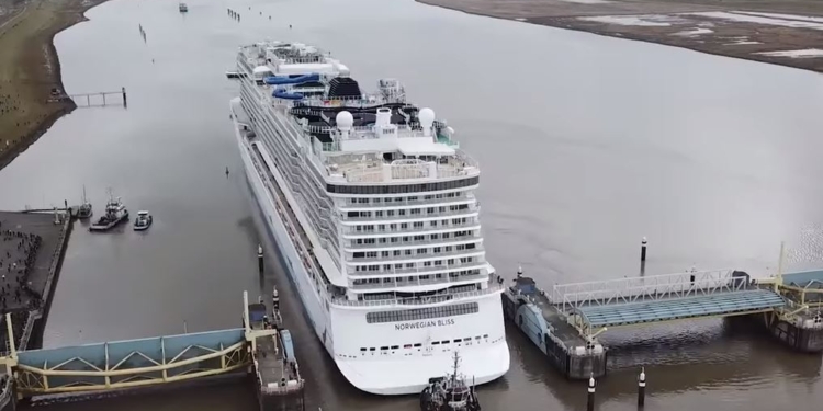 Никаких аналогий. Спущен на воду лайнер больше “Титаника”