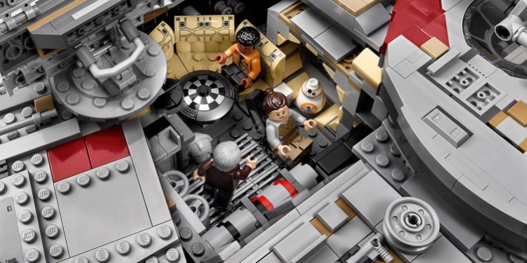 Все первые классы, которые придут учиться 1 сентября 2018 года, получат бесплатные наборы LEGO