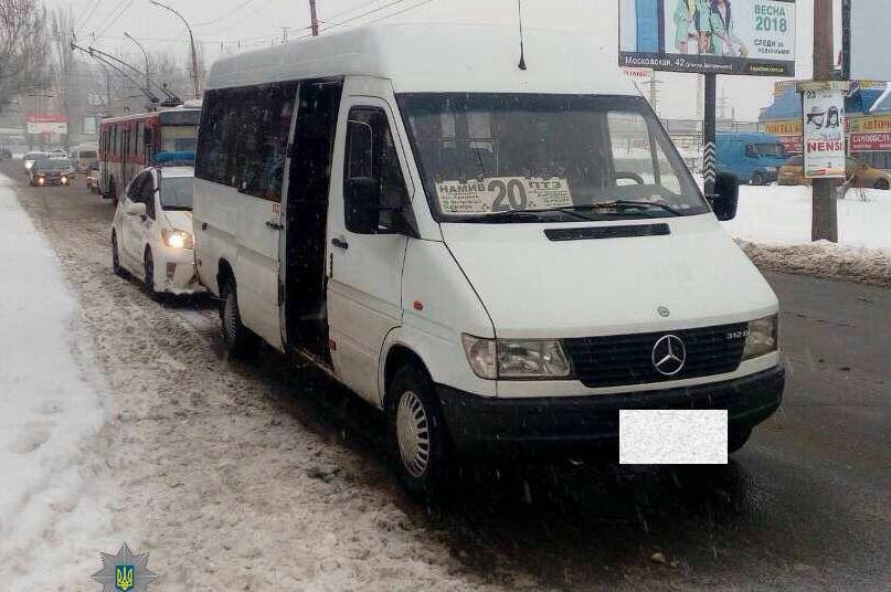 В Николаеве пьяного водителя маршрутки удалось задержать благодаря пассажирам 5