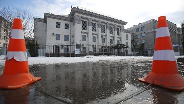 Голосование на российских выборах в Украине: доступ в консульства закрыт, посольство под охраной