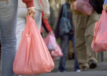 В Украине хотят заменить пластиковые пакеты. А чем? Предложения спорны