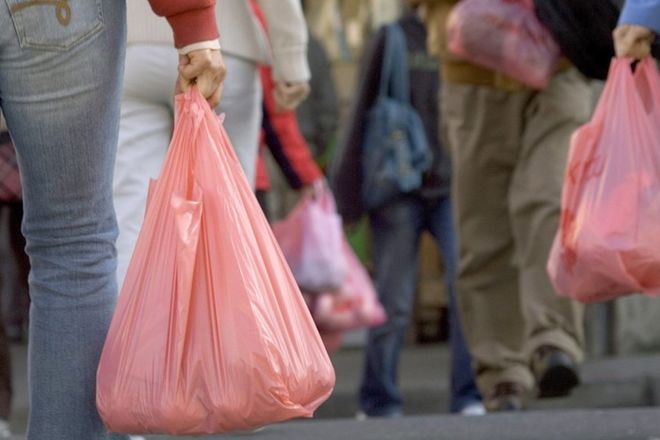 В Украине планируют запретить пластиковые пакеты 1