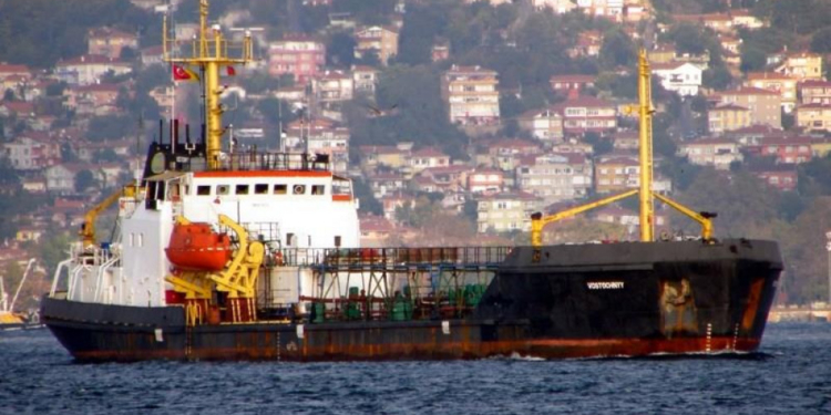 Под Одессой почти неделю не пускают на берег экипаж танкера “Восточный”. Оказалось, судно успели тайно продать, и ходило оно не там