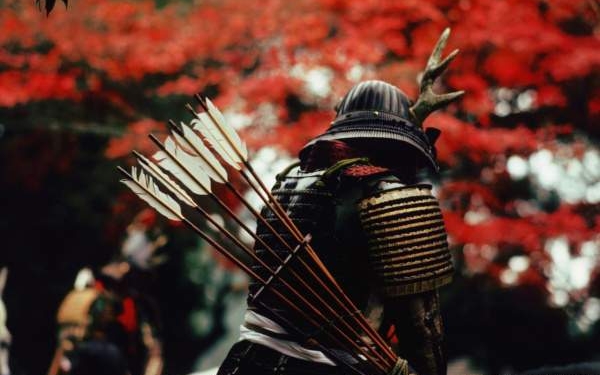 Воздушный бой на мечах показали самураи  Японии