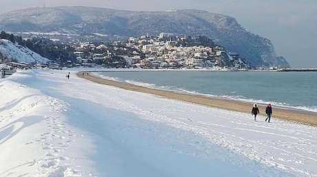 За последнюю неделю в Европе от морозов и снегопадов погибло 60 человек