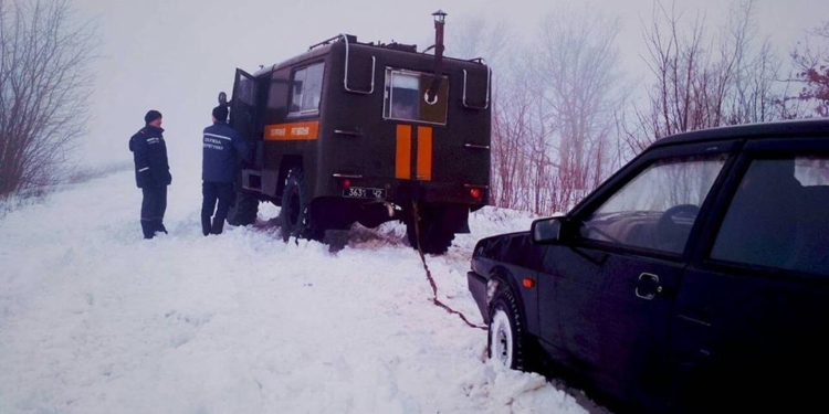 Циклон в Николаевской области: обесточено 14 населенных пункта, 40 автомобилей вытаскивали из сугробов
