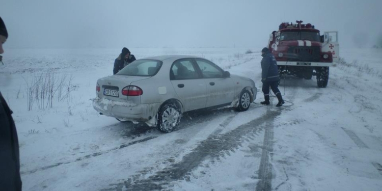 Циклон в Николаевской области: обесточено 14 населенных пункта, 40 автомобилей вытаскивали из сугробов
